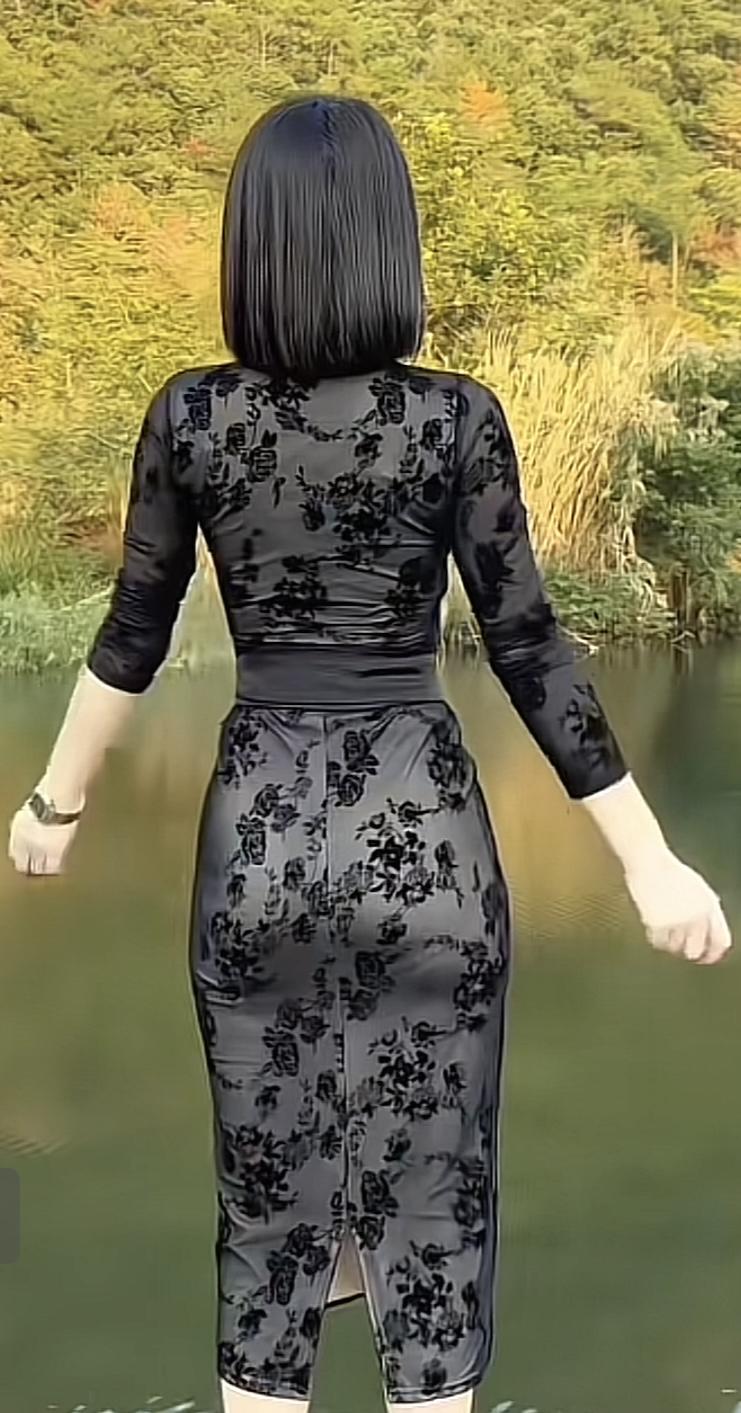 知性优雅的女人，青春靓丽，独特的魅力迷人，成熟妩媚韵味十足，灿若繁星气质精彩绝伦