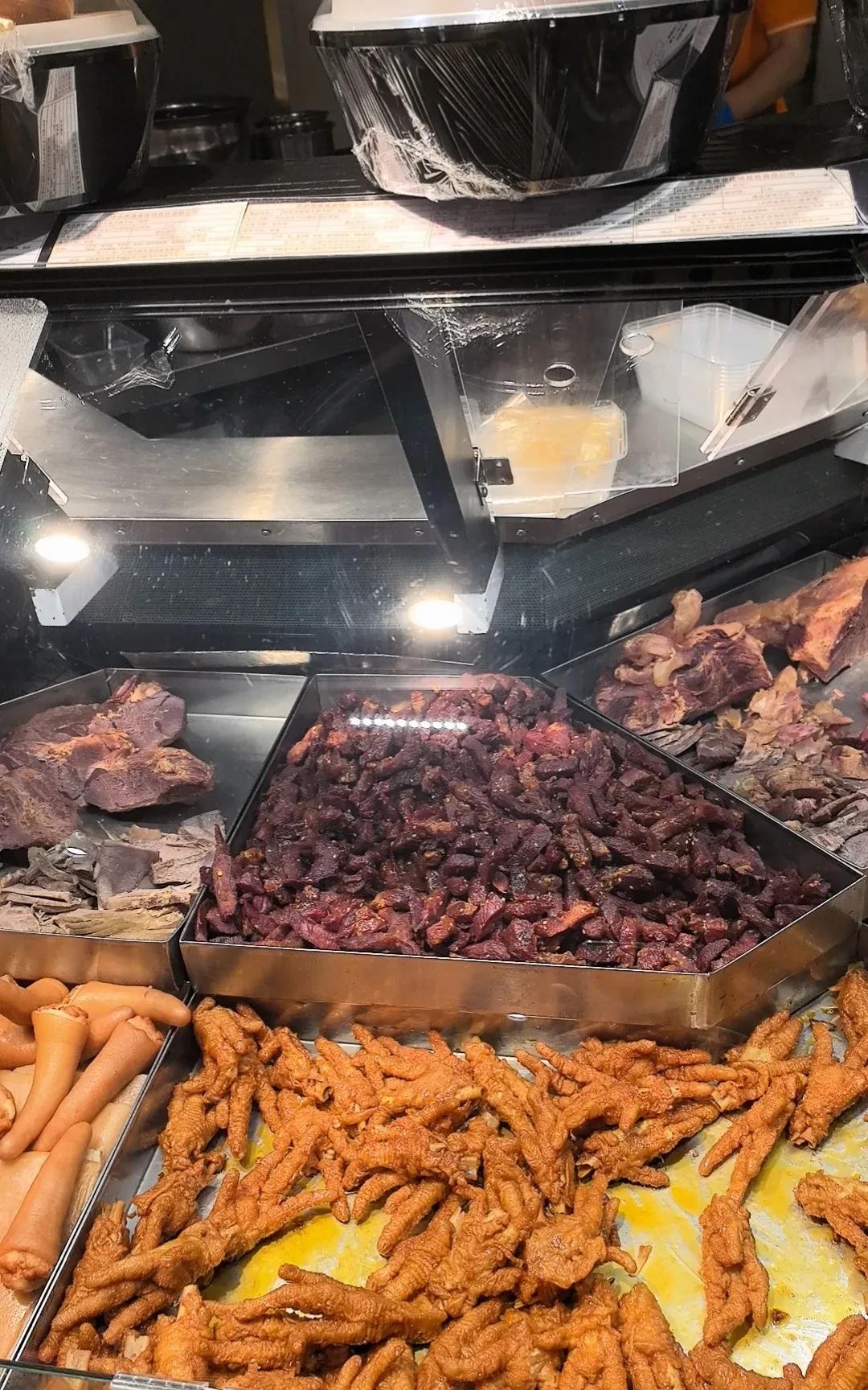 步步高超市里的胖东来牛肉干。一斤九十多，有买过的吗？