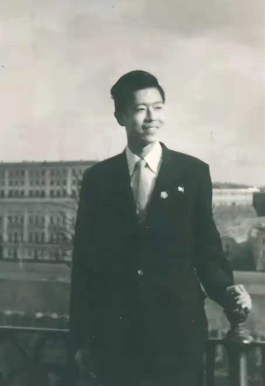 2017年，79岁的“钢琴大师”刘诗昆迎娶了小自己37岁的学生孙颖，当时俩人决定