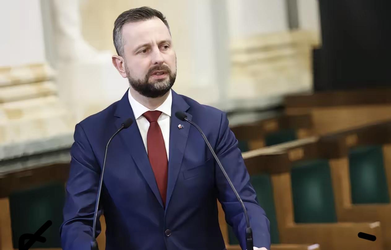 波兰做出了正确选择据俄罗斯卫星通讯社11月14日报道，波兰副总理兼国防部长科