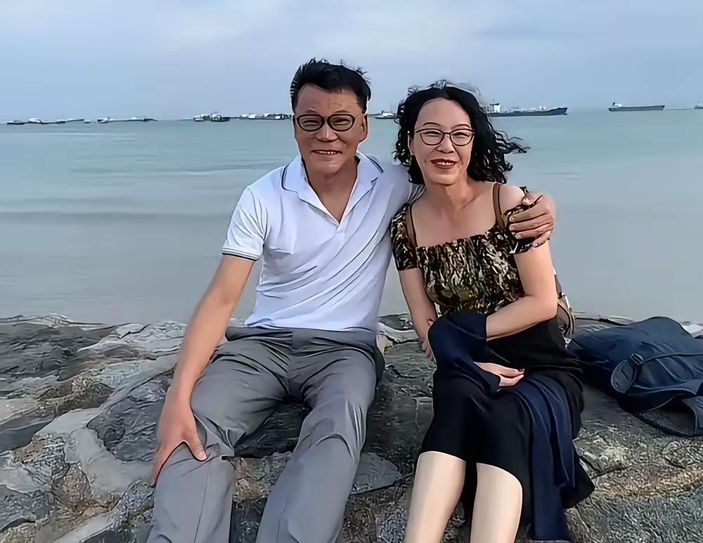 李国庆老了才想起浪漫了，年轻时候创业，所有的精力都放在了搞钱上，就连老婆都娶的特