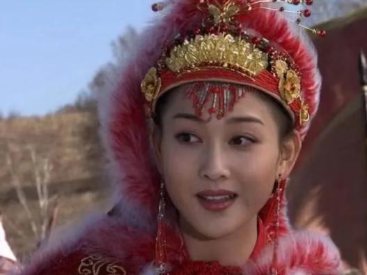 公元前31年，王昭君才23岁，丈夫刚去世，大儿子迫不及待地冲进帐篷，抱住她就不放