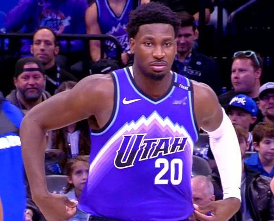 看上去是有点奇怪爵士vs魔术