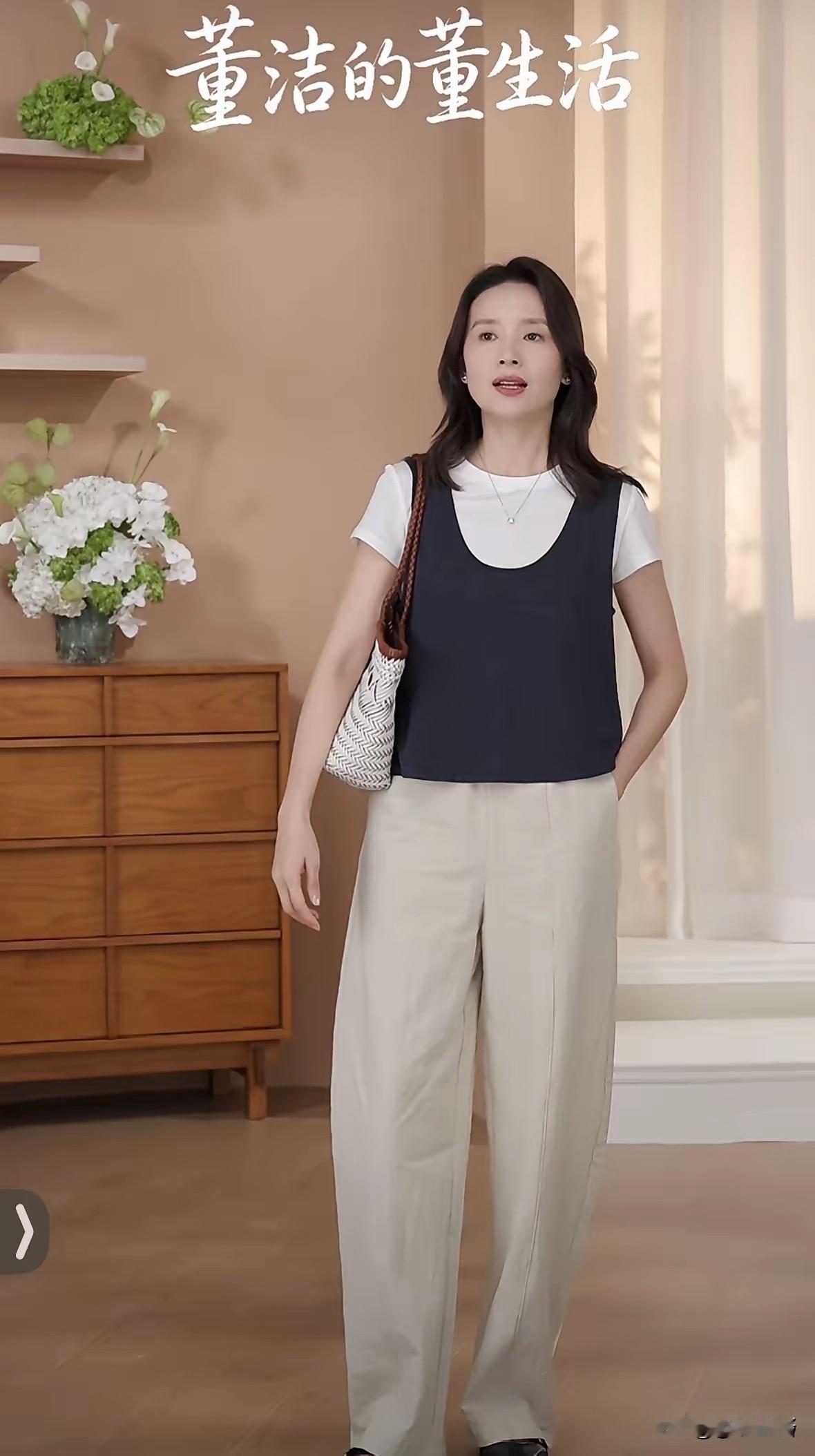 董洁，引发热议。7月25日，46岁的董洁，冲上热搜，这一次，不是因为儿子顶顶