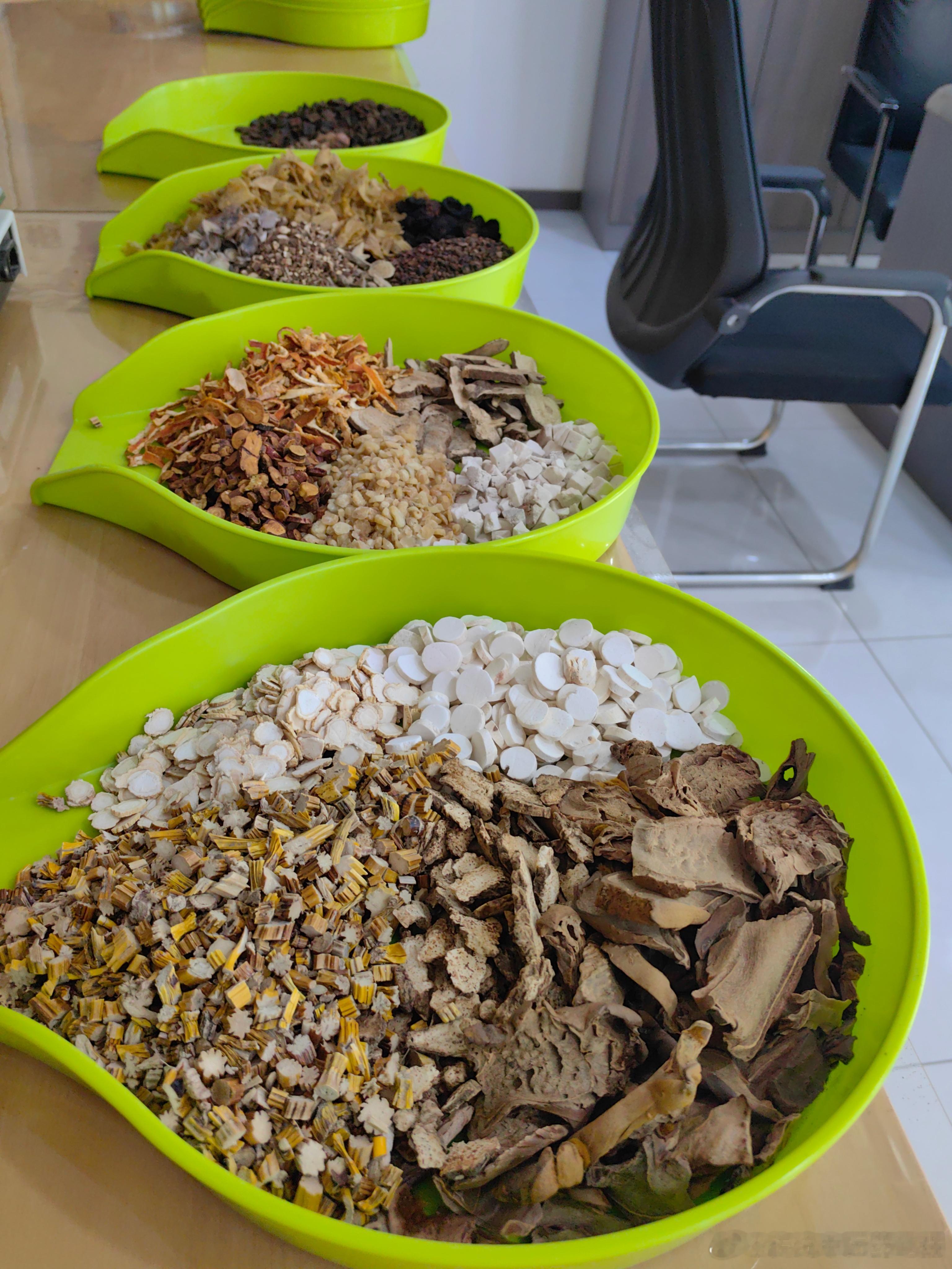 在对的方向上，坚持长期主义，蔑视一切暂时性的困难，人生没有过不去的坎和不可战胜的