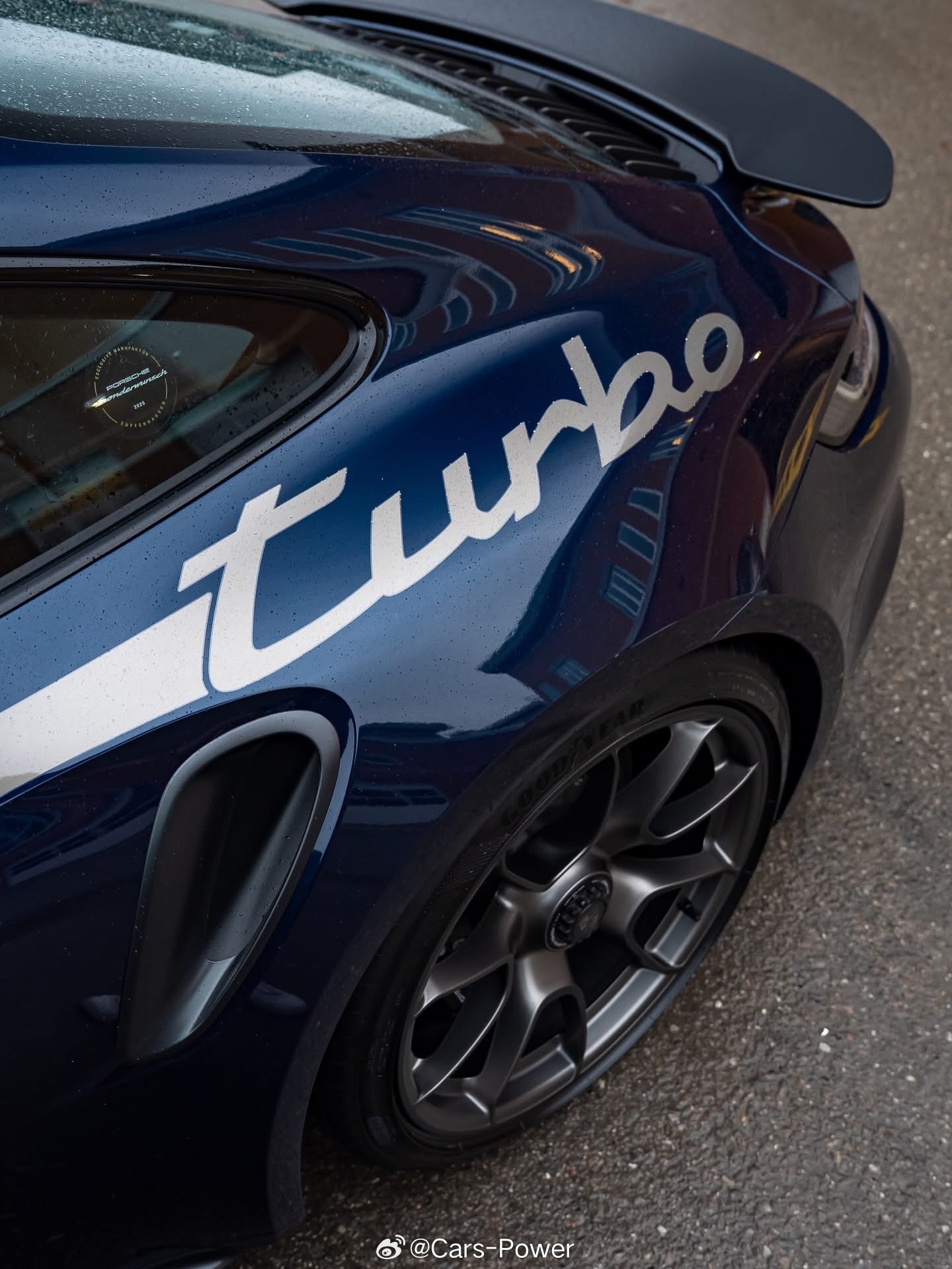 玩保时捷一台就可以毕业车型满配车911Turbo50周年纪念版