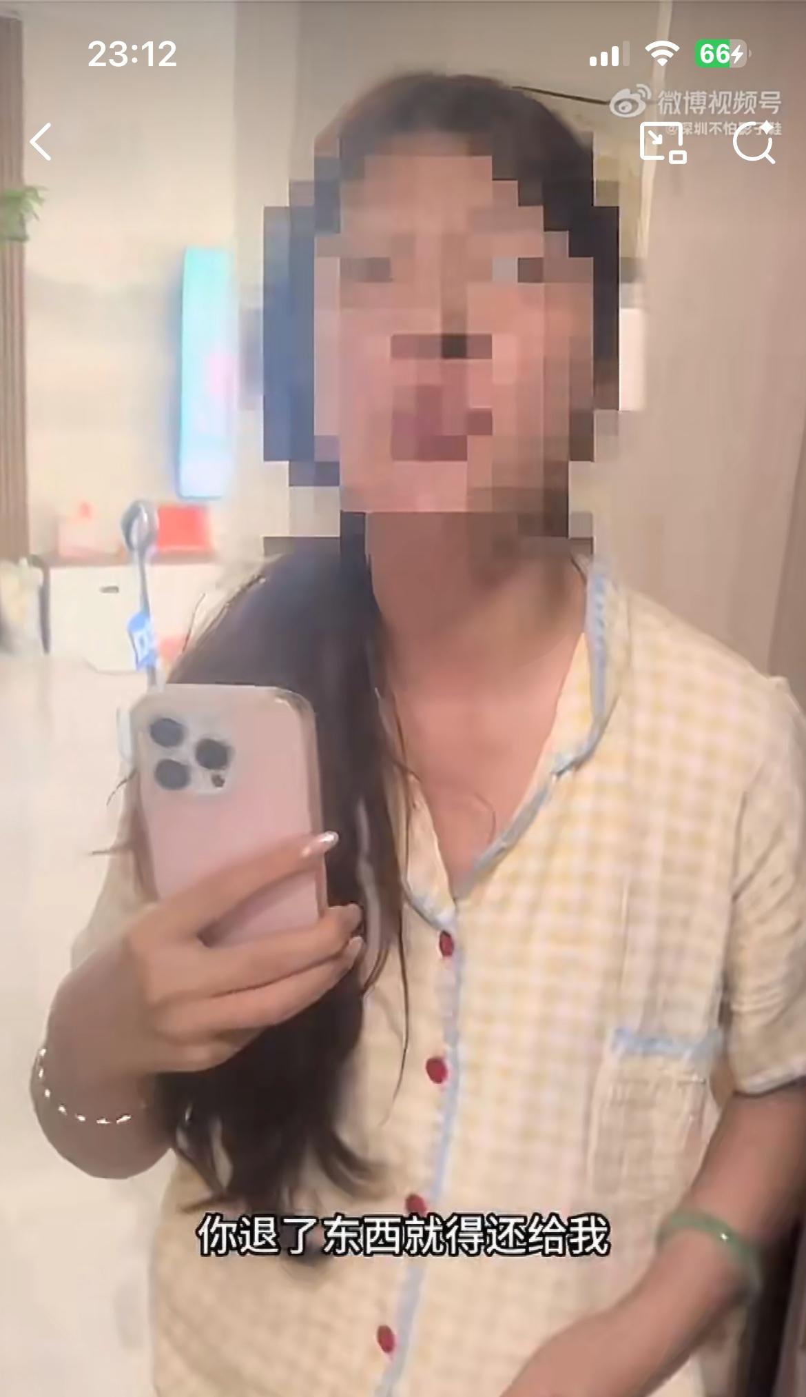 女子申请退款却不退东西，被外卖小哥上门索要。女子理直气壮地说，这是平台退给她的