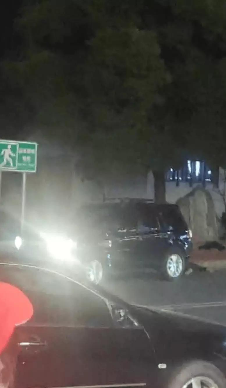 上错车这种小事，竟能引发如此严重的冲突，真是让人唏嘘。2022年10月28日，河