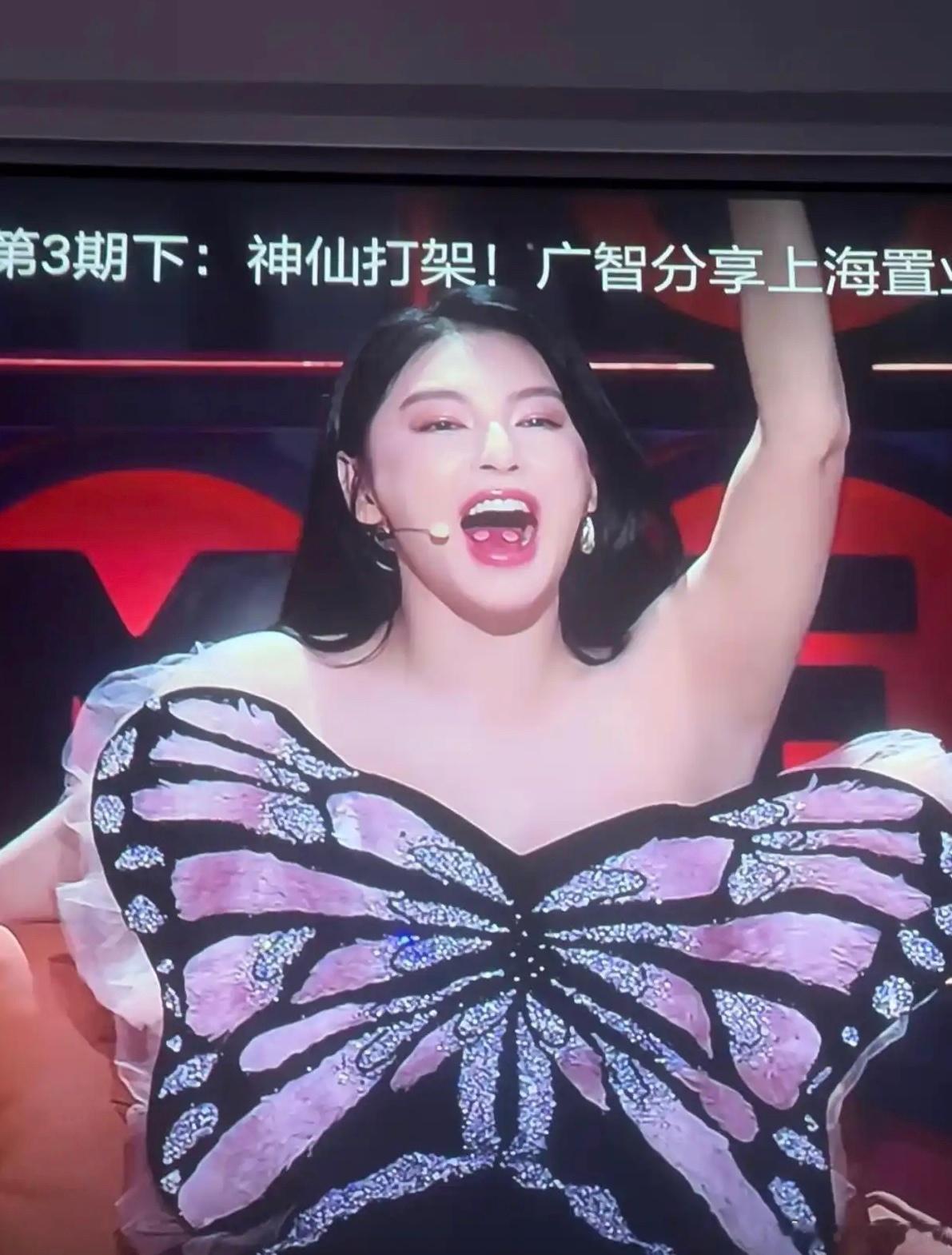不懂就问，张雨绮舌头上的是啥啊？