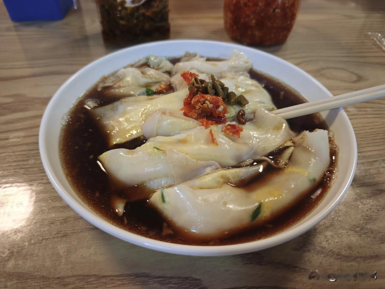 在新疆与别的省不一样的地方就是在这里有兵团城市，真正的新疆美食百花齐放的地方还是