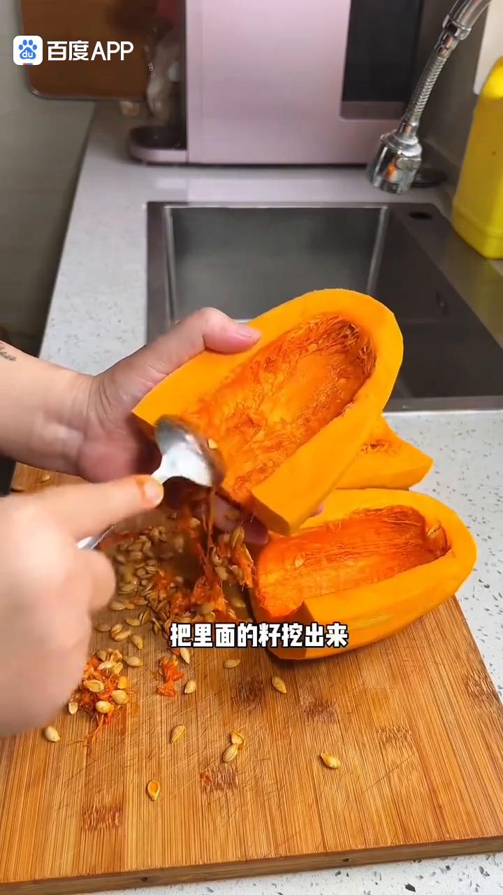 95后打工妹下班给家人做晚饭日常。下班去超市买了个南瓜，晚上做个南瓜馒头。·