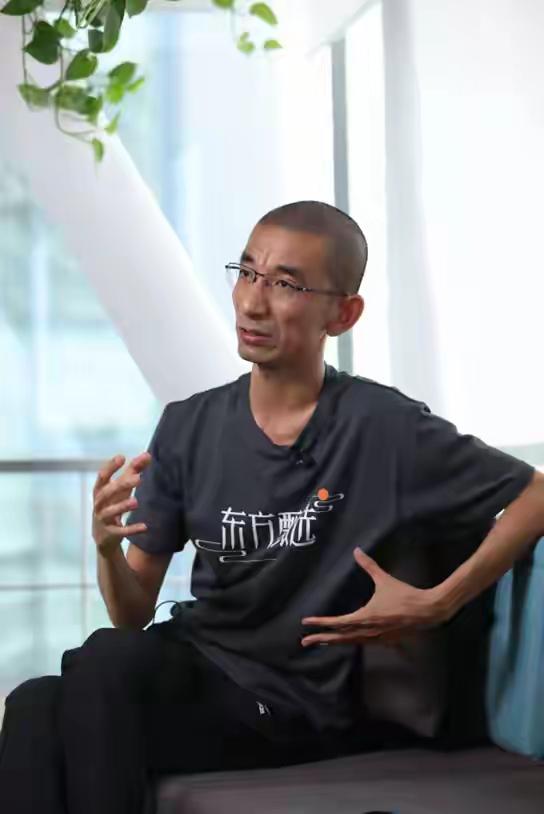 “靴子落地！”11月6日，东方甄选公告确认孙东旭离职，18年新东老人正式谢幕；股