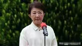 网红一句话,卢秀燕焦头烂额,郑丽文很有远见,韩国瑜偷笑了。近两天台中猪瘟,绿