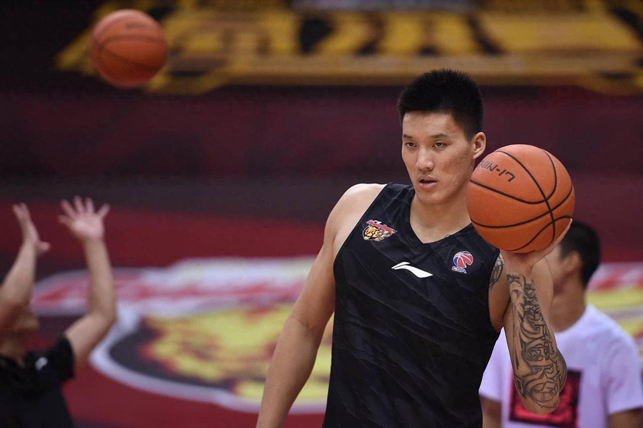 曾繁日无人问津！明晚19：35，吉林男篮将与广东男篮举行比赛！姜伟泽及曾繁日早