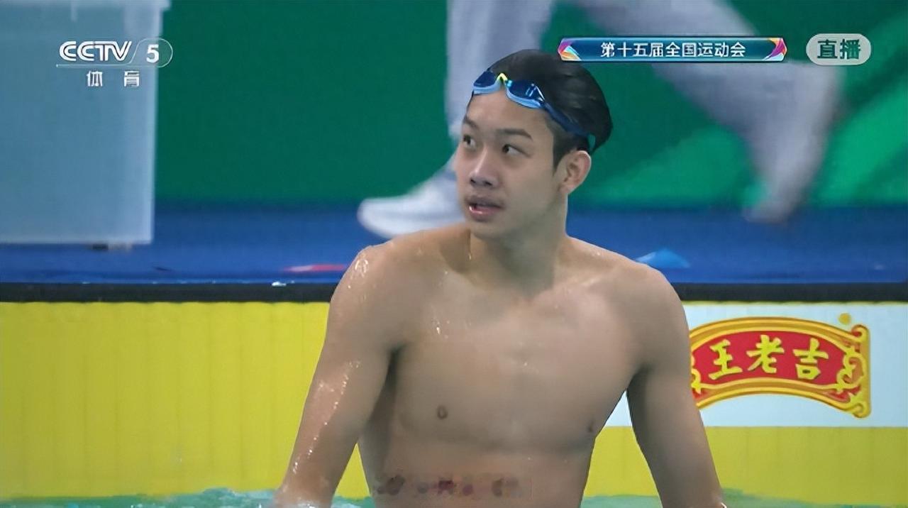 但见新人笑，那闻旧人哭。男子400米自由泳决赛，张展硕断崖式领先获金牌。潘展