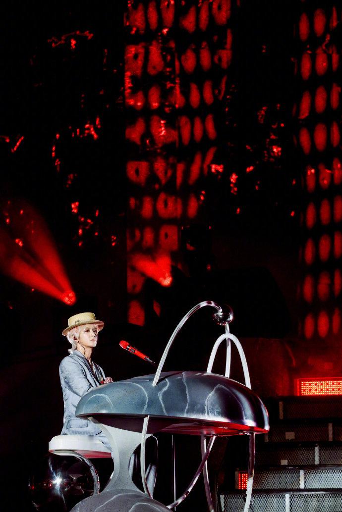 咱就是说，华晨宇太有担当了！直接捞起夏哲轩，还放话对他原创音乐要求超高，爱了爱了