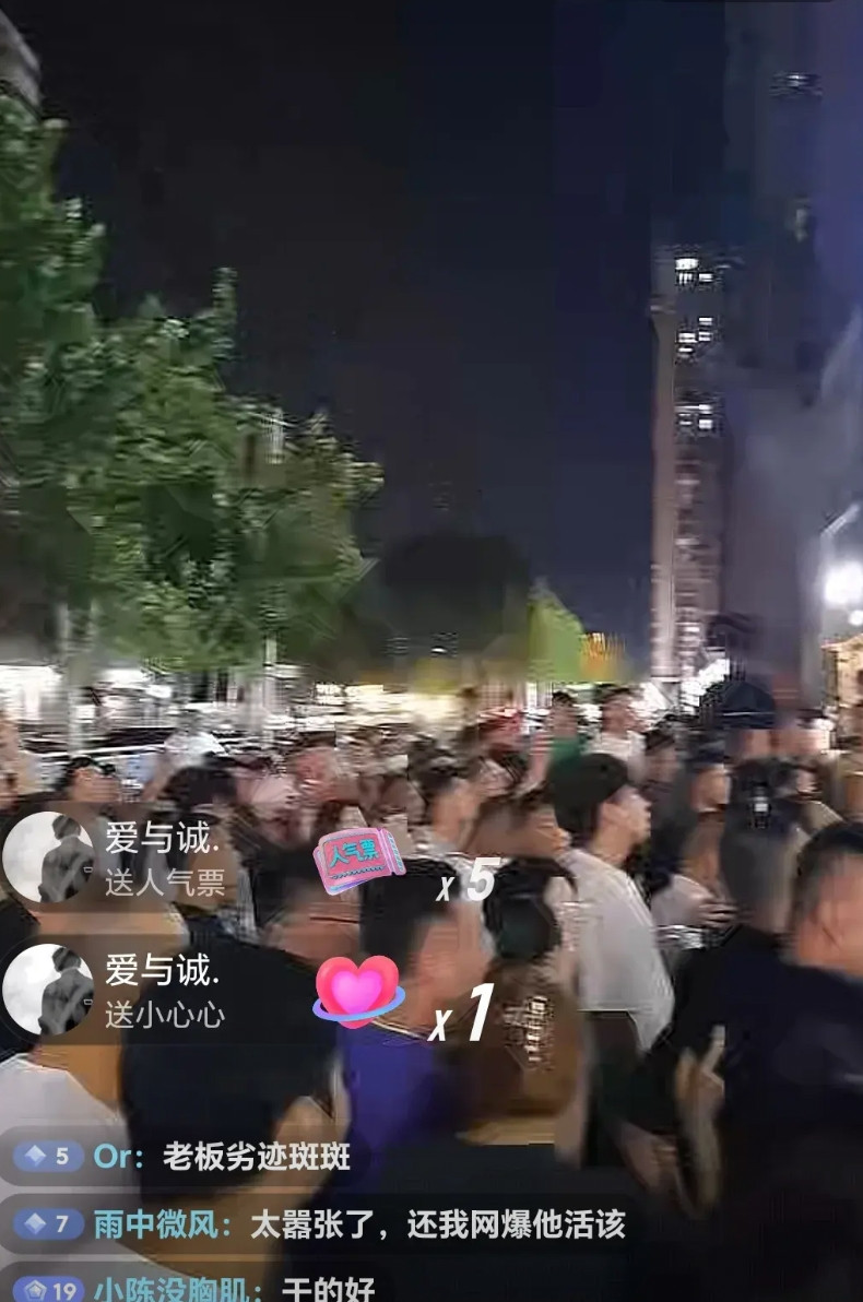 郑州人真是那个把那个饸饹面围的水泄不通，直接关门了。给有些人看看，什么叫人民