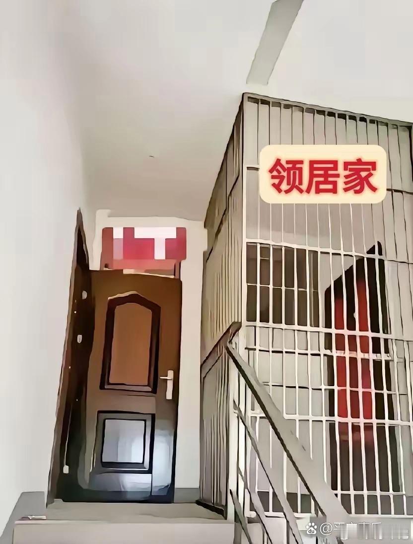 听说事情是这样的：男子出差回来，竟发现邻居在自家门口装了个铁栅栏，直接给堵上了。
