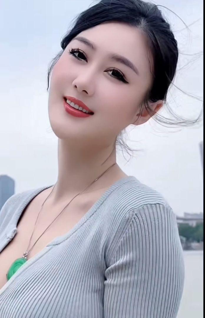 真正爱你的男人肯定有这些表现1.除了发生关系，男人舍得为你花钱才是爱你