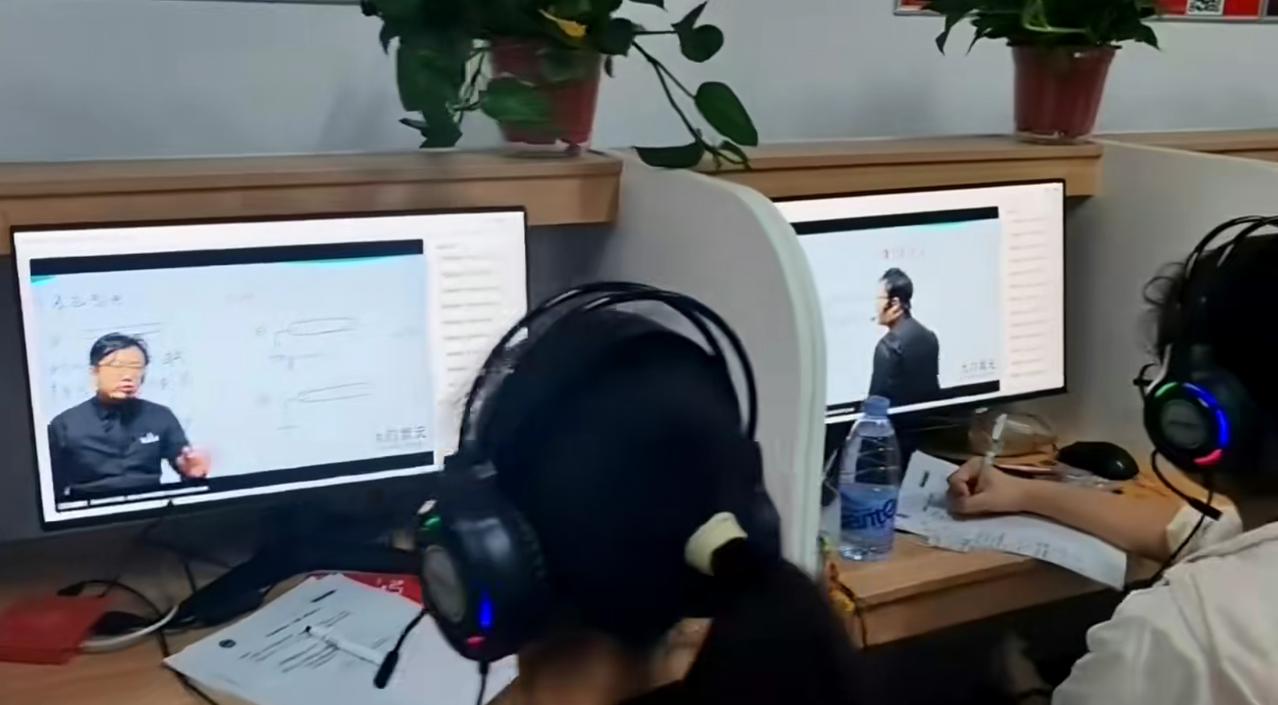 高中三年最稳的逆袭法则：四个字，顶用一生！在教育圈流传一句话：“能熬过高中