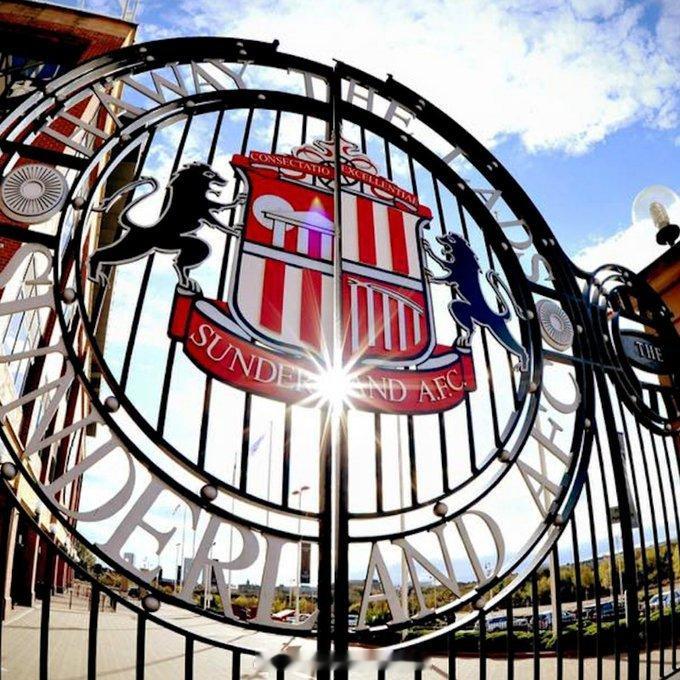 【当黑马遇上曼市双雄】本赛季英超最大黑马桑德兰，积分榜一直稳居上半区，他们即使面