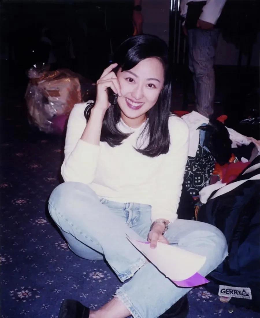 可能是她章小蕙现在说的太轻描淡写了，因此很多人都想象不到她当年离婚后在香港过的是