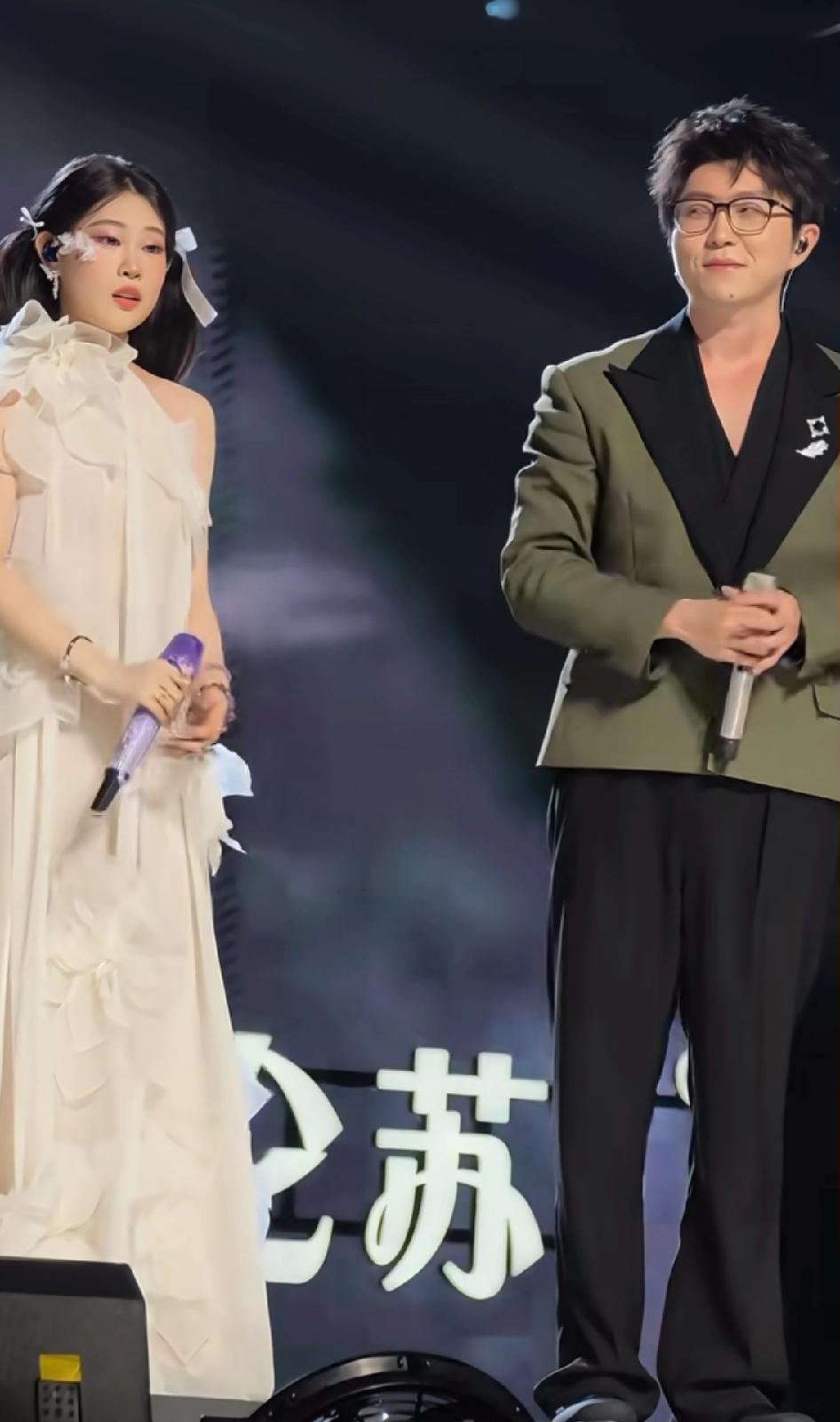 我问学音乐的妹妹，沈佳润是不是拍子进快了？哪里是进快了？简直是进错了！妹