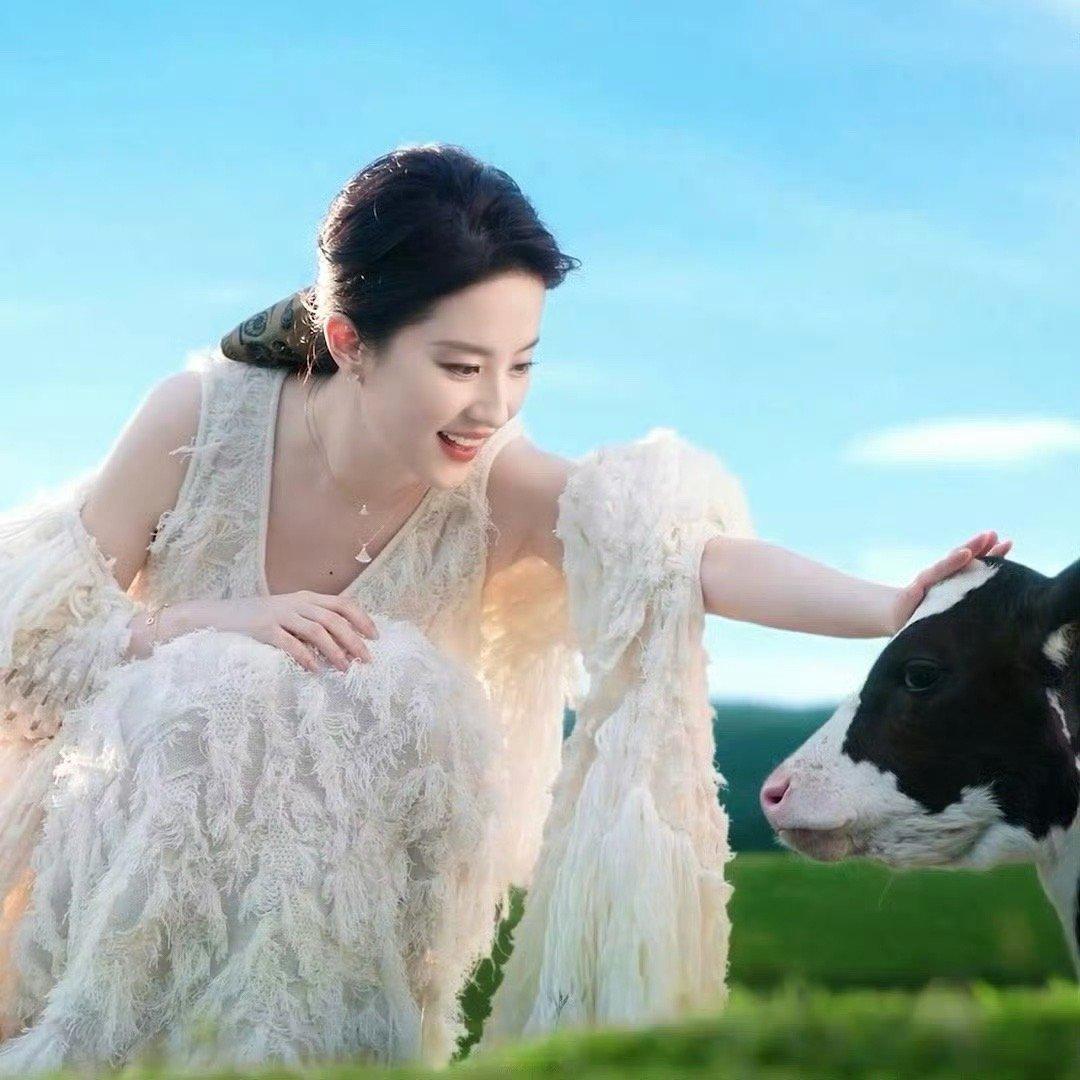 刘亦菲刘亦菲真的就是迪士尼公主，那种会跟动物说话的，明媚小太阳