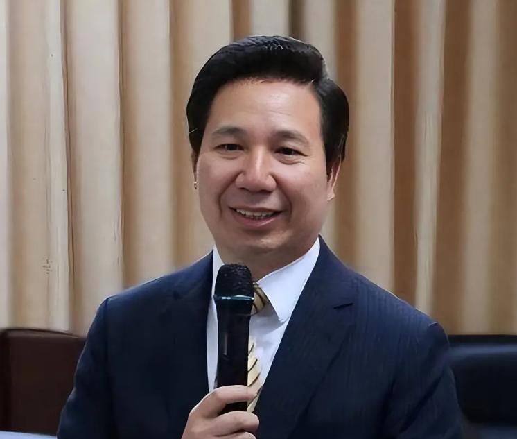 金门早就把态度摆到明面上了！金门县长陈福海去年就公开放话：“金门全县，从八十岁的