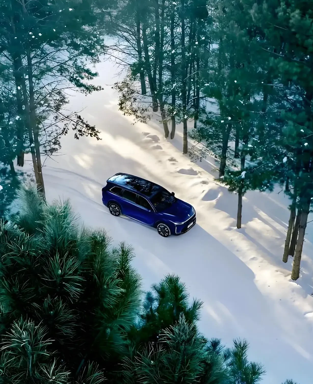 华为icon与谁合作，谁火！1，华为+赛力斯，代表作:问界M9，M8，M7