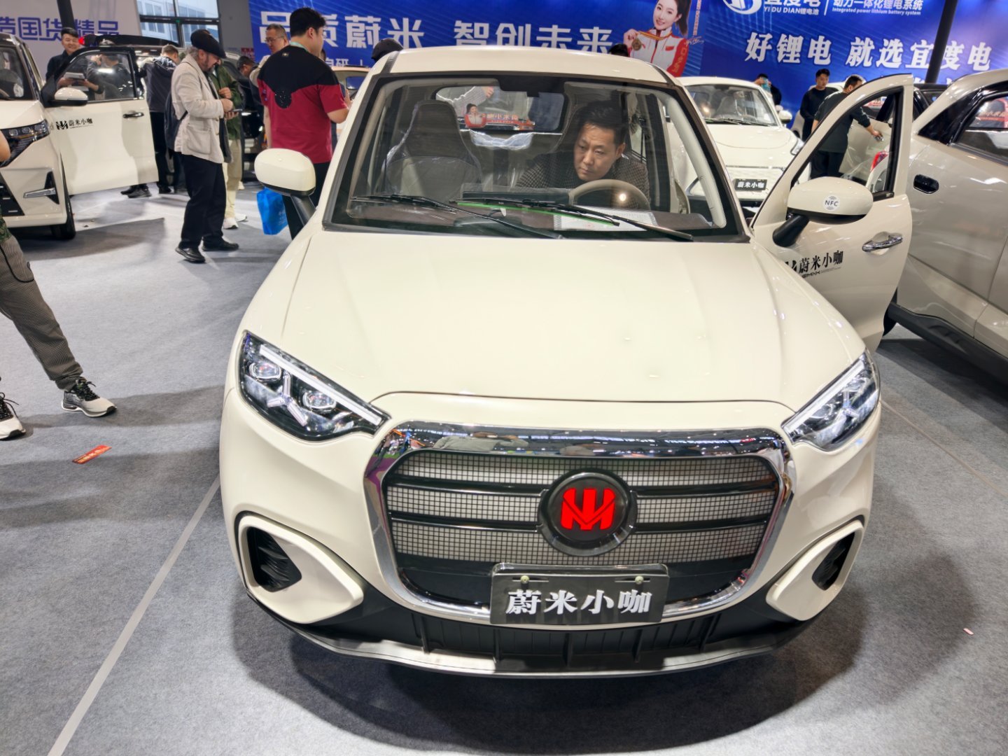 国内都还没上的奔驰GLC纯电版，已经登陆了老头乐车展。做的还是很像的，中网、大灯