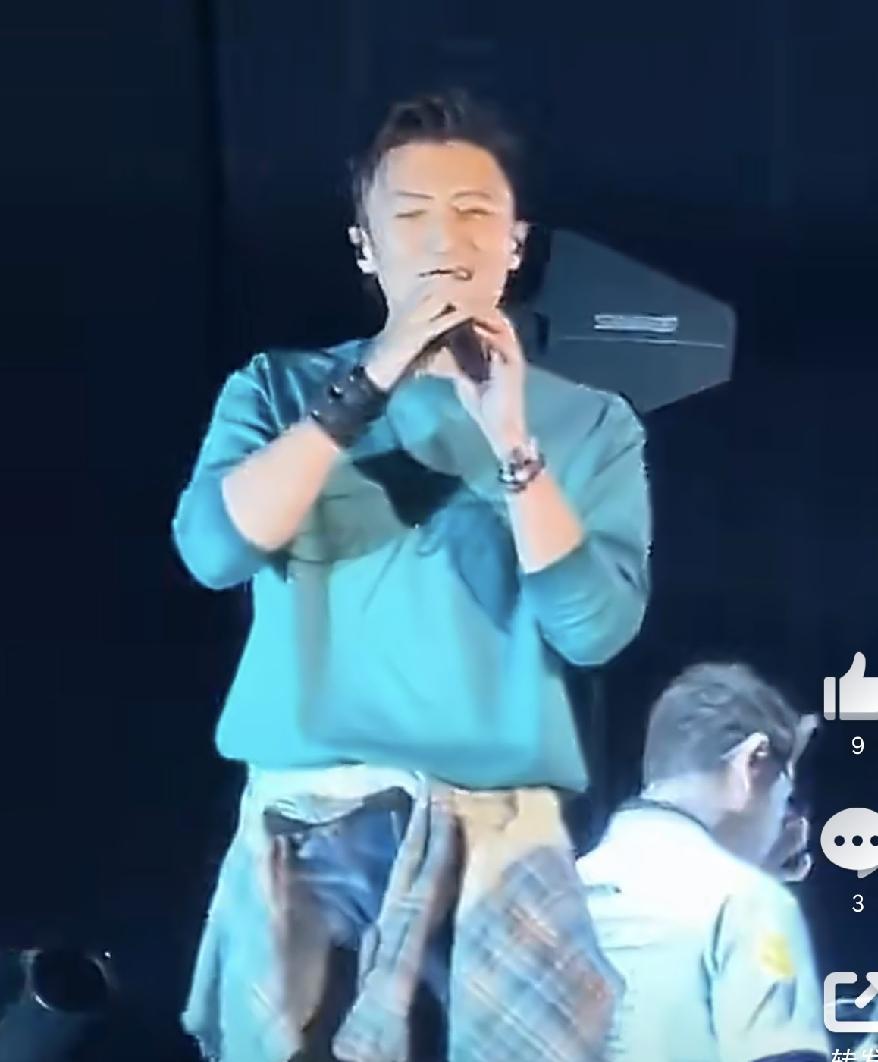 谢霆锋，意味不明啊8月8日晚上，谢霆锋的演唱会现场