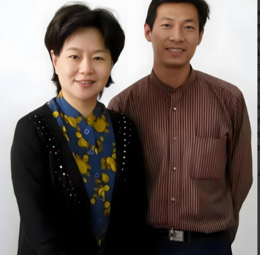 1999年，鞠萍向丈夫提出了离婚，丈夫却提出孩子和钱只能带走一样。鞠萍一听就知道