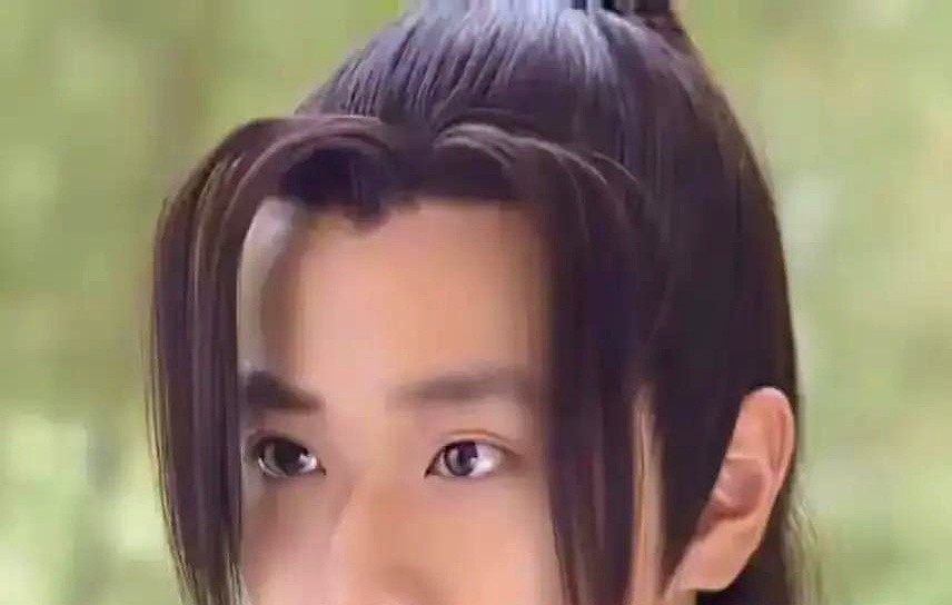 郭晓东和满江盯着曹骏看了半天，硬是没敢信他快40了。在节目录制现场，几位前辈以为他才二十出头。得知真