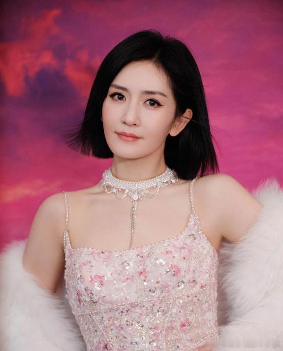 1.谢娜筹备了一档老友休闲向综艺，最终因为招商赞助难以落实项目宣告搁置。一方面