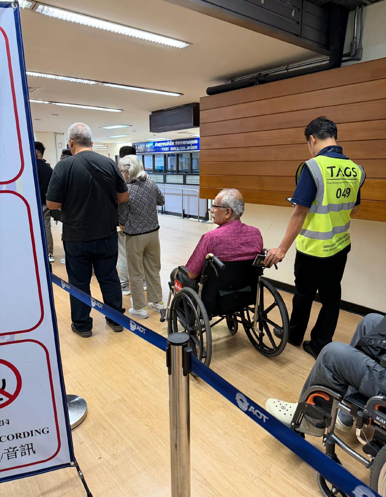 印度人海外成功的经验。（图一）印度人最喜欢坐机场或航空公司提供的轮椅服务，既免