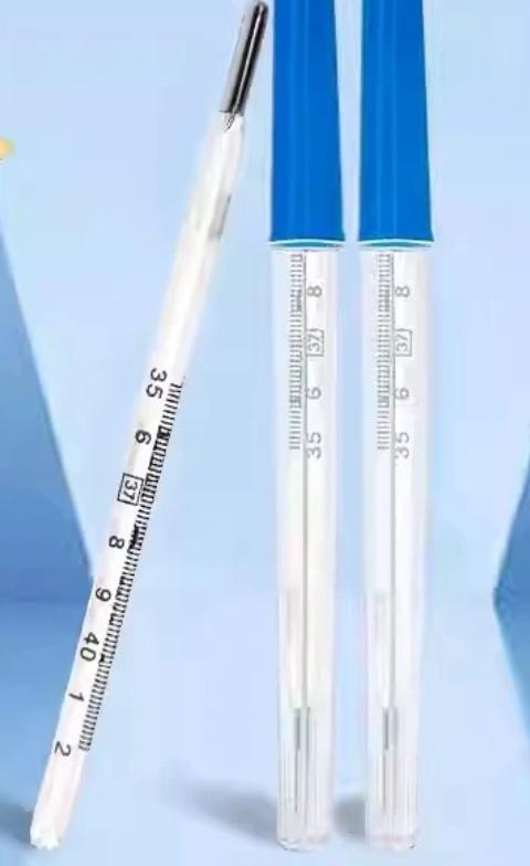 表妹是医生昨晚打电话说她买了几十支温度计，我笑她是不是傻了，又不是吃的，买那么