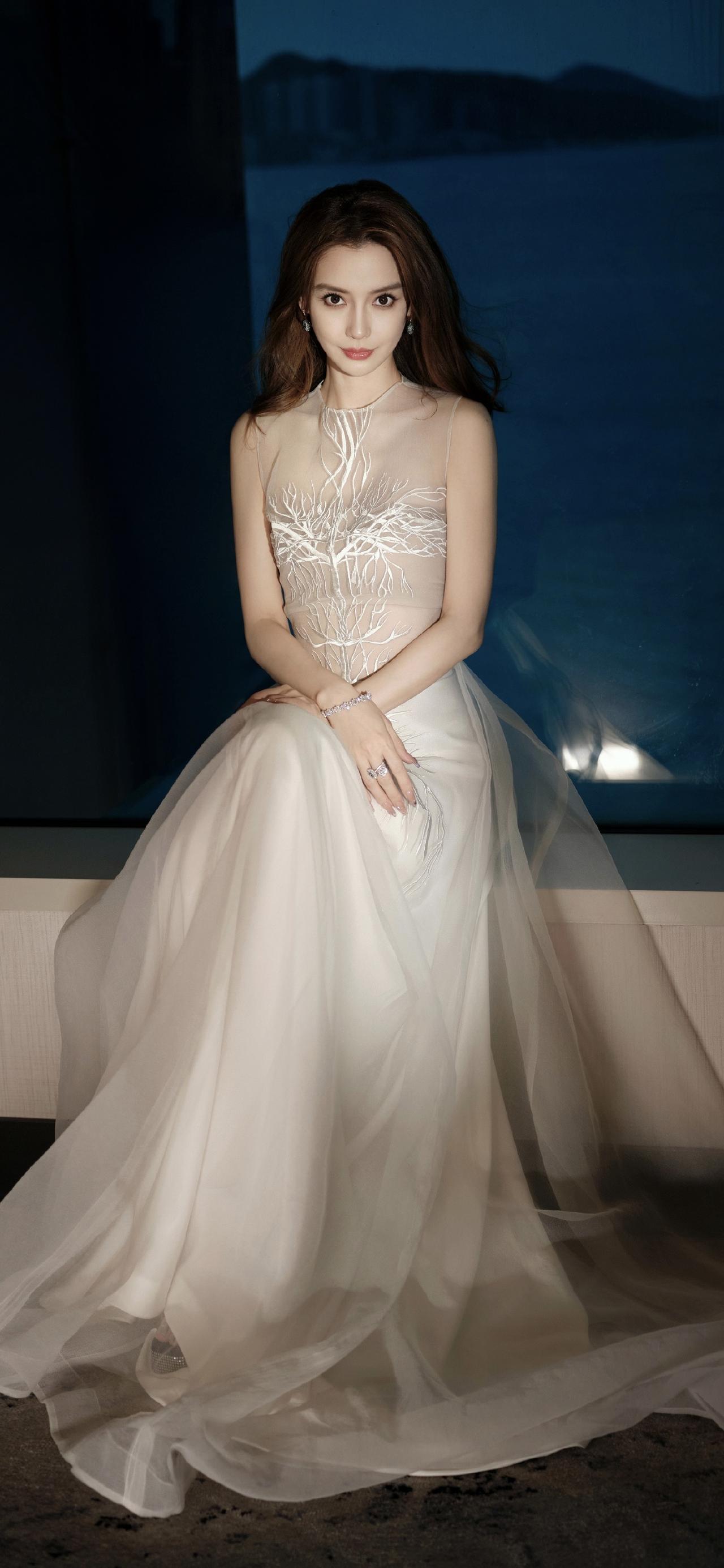 美女壁纸-第5946期-杨颖