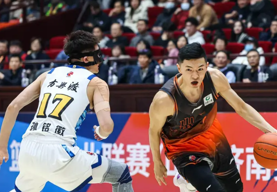 媒体人: 现在1到9名之间的胜场差距已经缩小到了6场球了