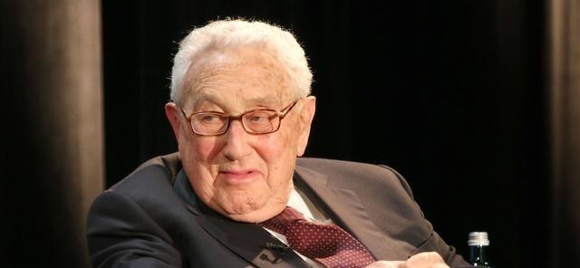 翻开地图，美军基地红点密密麻麻。不少人真觉得，中国早被捆成粽子了。扯淡。