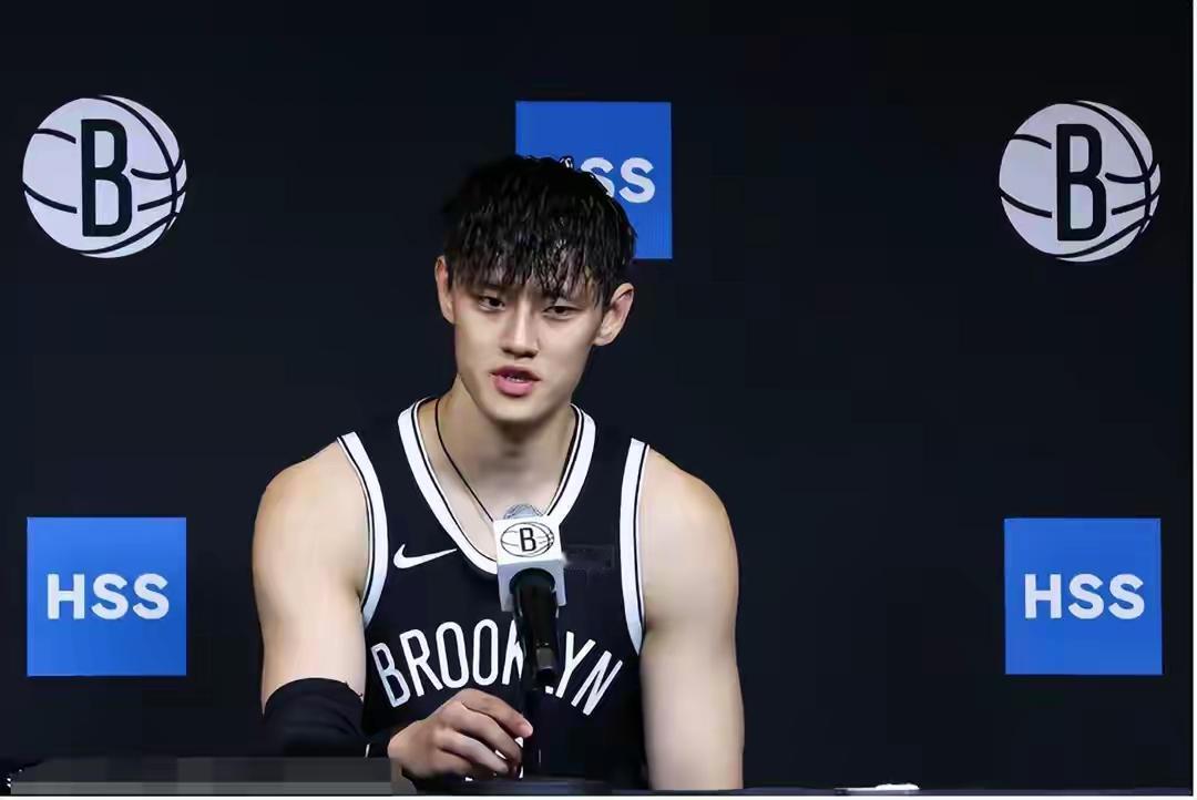 据说，曾凡博的名字已经不在国家队的大名单中，如果属实，也是郭士强的明智之举。暂