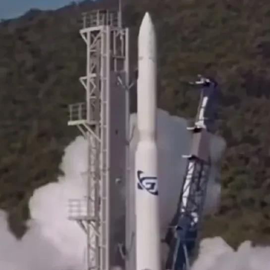 当地时间7月31日，澳大利亚首次发射搭载卫星的火箭失败，从点火到升空，只用了15