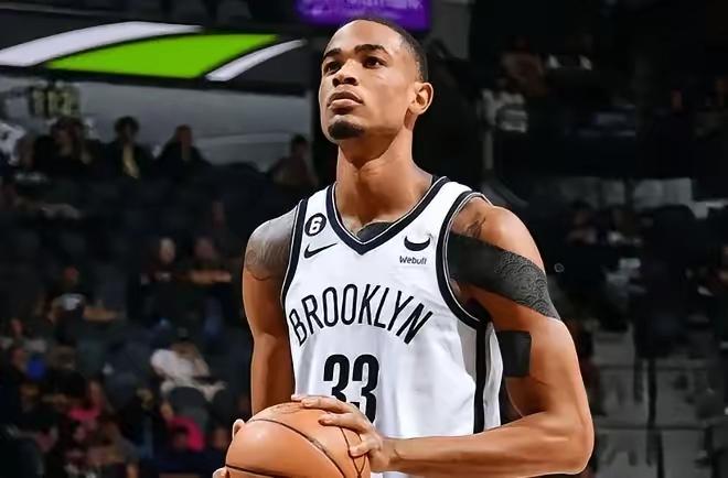 虽然胜了雷霆，但马刺也暴露了明显的阵容缺陷！！马刺的阵容特点是:内有文班+科