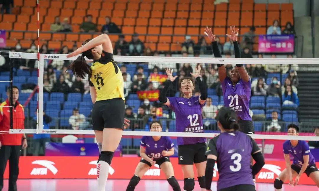天津女排手握娜塔莉亚，为什么还是输给了全华班的山东？因为山东队做了一件反常