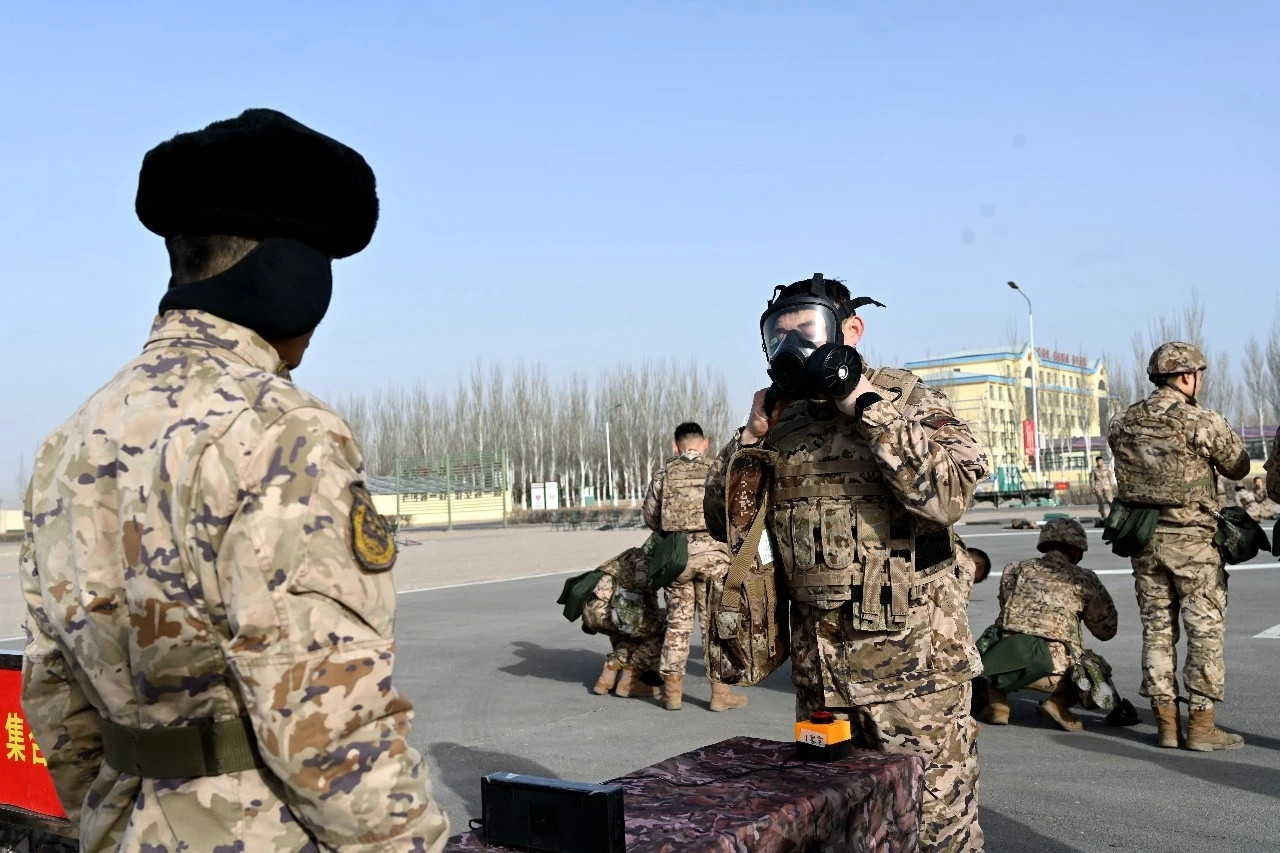 这款防毒面具的素材越来越多了，陆军，火箭军，联勤保障部队，PAP，国防动员系统等