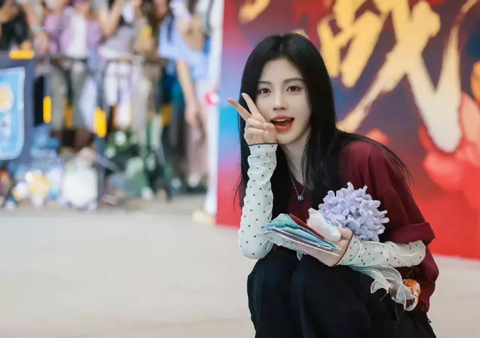 鞠婧祎的辨识度越来越低了，感觉快变成大众网红脸了​​​