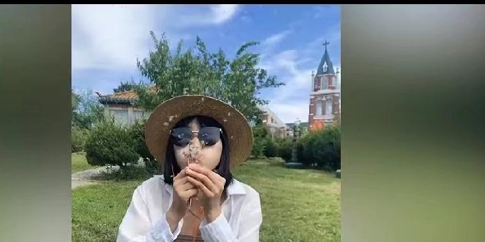 有一位39岁的女子阿茼木，确诊了目前还无法治愈的滤泡型淋巴瘤，CT显示她腹