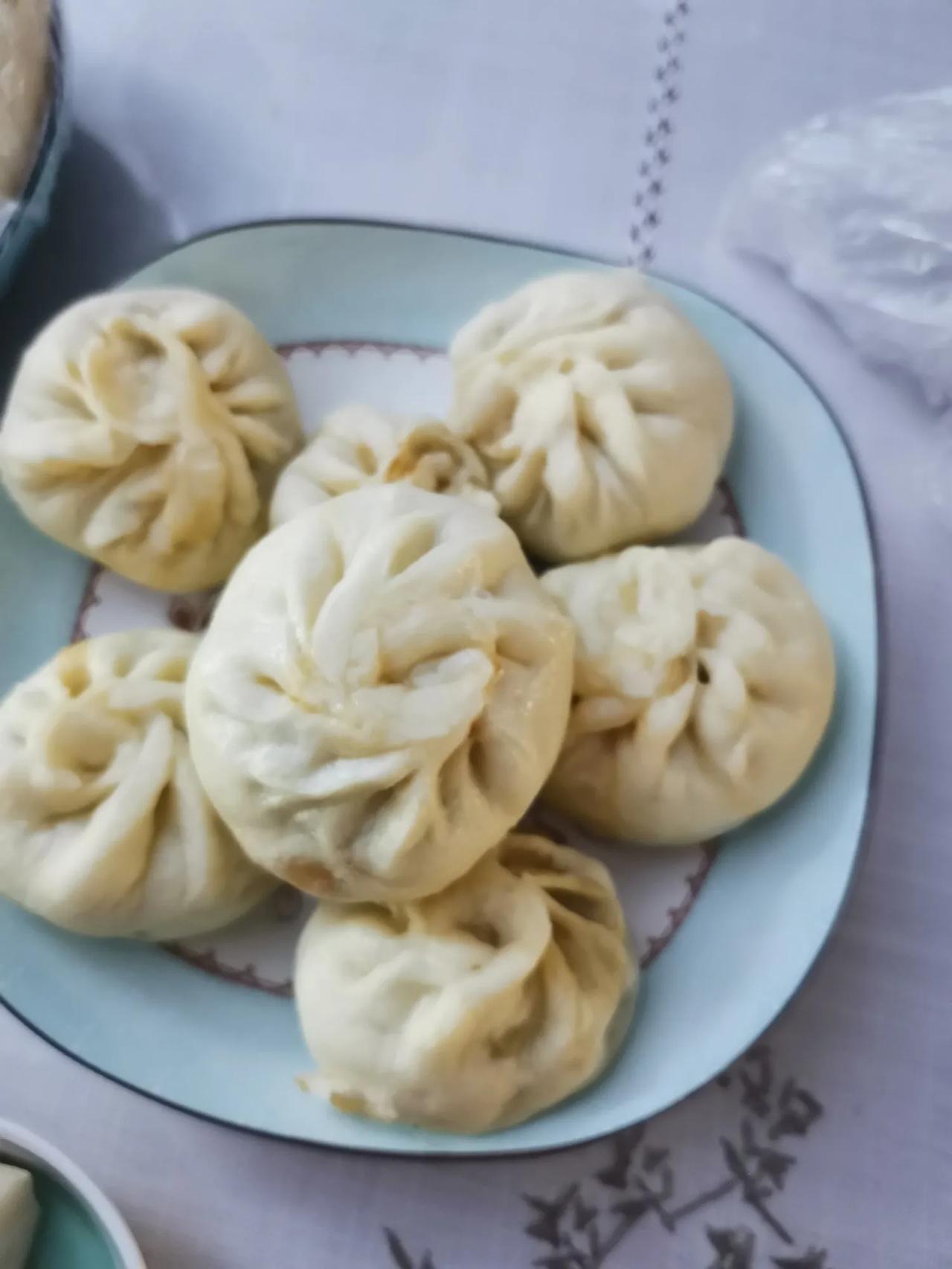周末，儿子在家休息，他在控体重，但也不能不给他吃饭。我和老伴去公园跑完步，去附