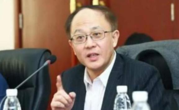 中美“差距”究竟在哪？邱震海语出惊人：“中国辛辛苦苦在14亿人中培养人才，老美是