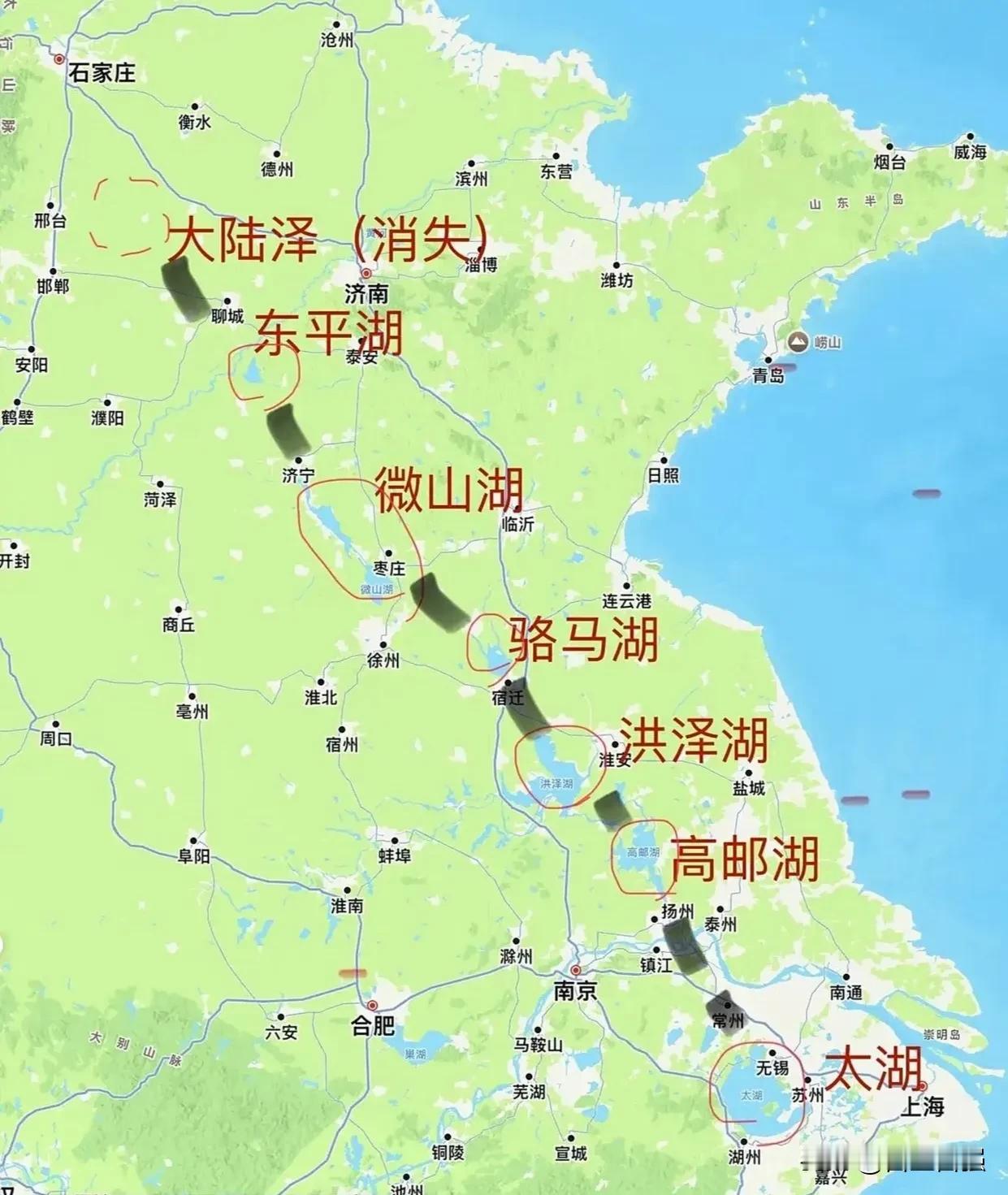 这一连串的湖泊，像是一条直线，是巧合吗？